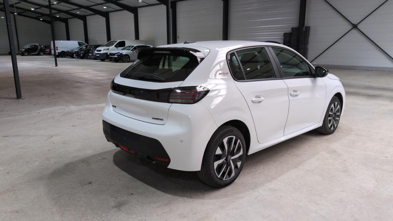 PEUGEOT 208 HYBRID 100 E-DCS6 STYLE