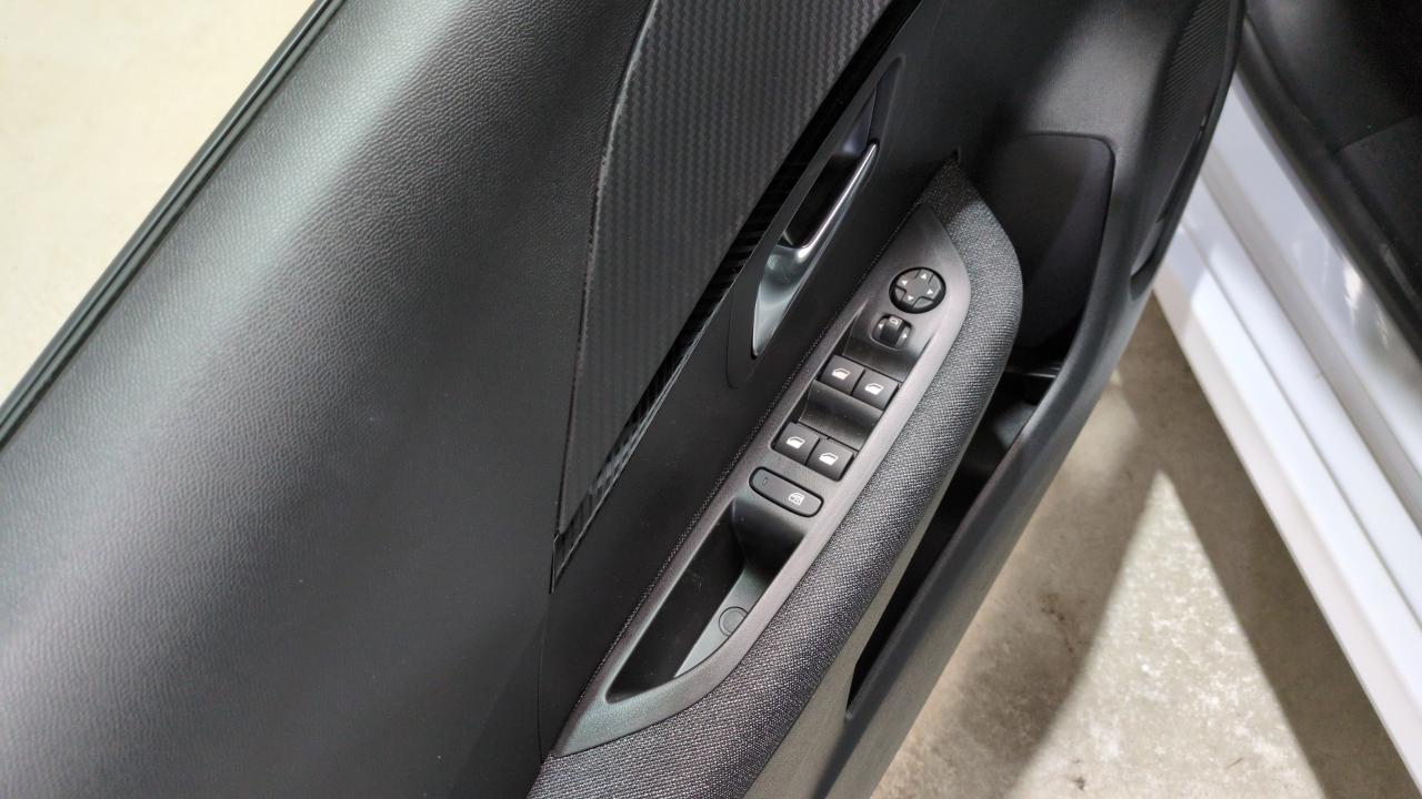 PEUGEOT 208 HYBRID 100 E-DCS6 STYLE