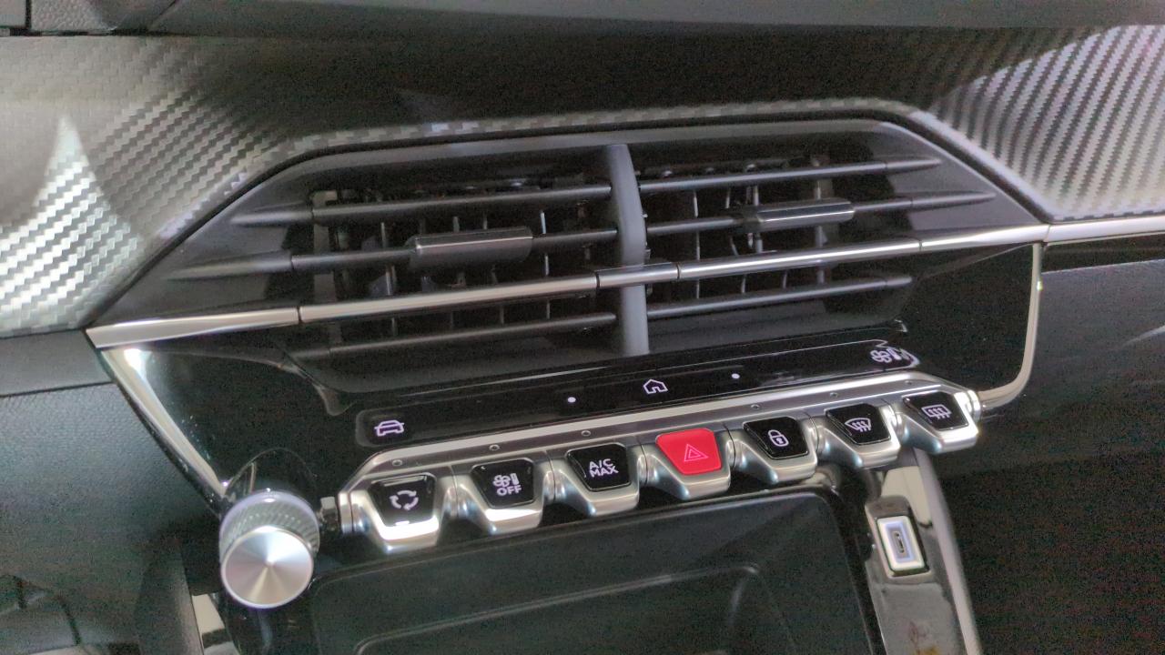 PEUGEOT 208 HYBRID 100 E-DCS6 STYLE