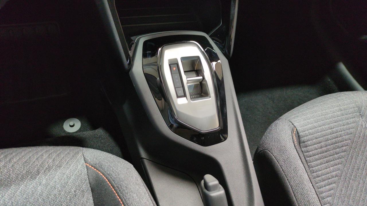 PEUGEOT 208 HYBRID 100 E-DCS6 STYLE