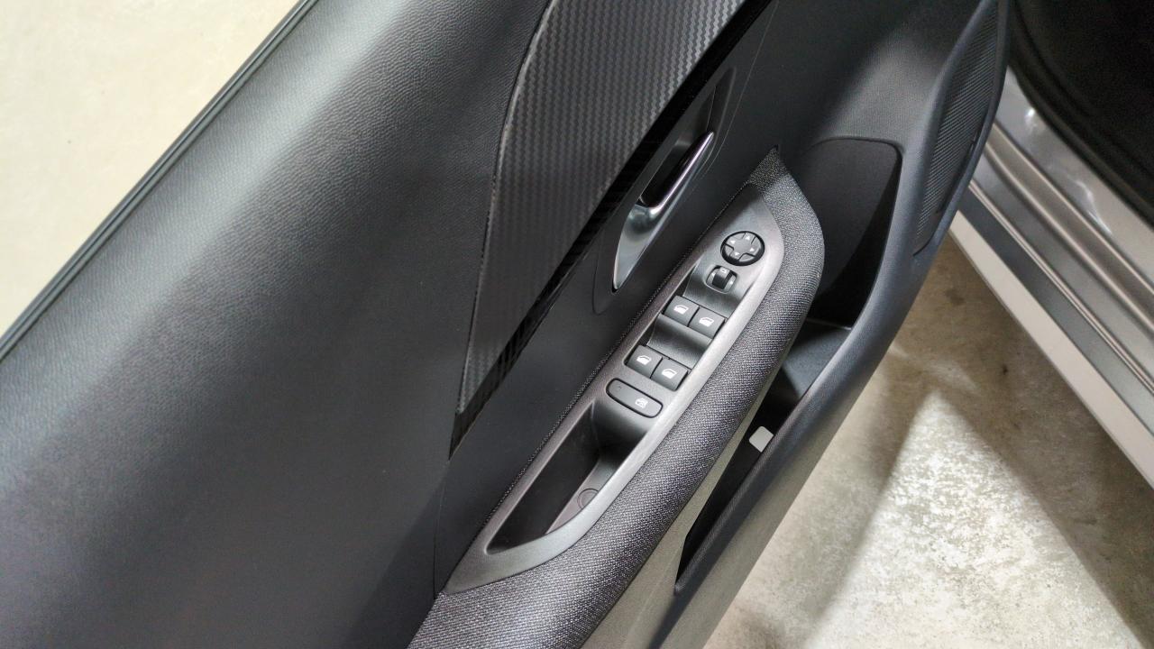 PEUGEOT 208 HYBRID 100 E-DCS6 STYLE