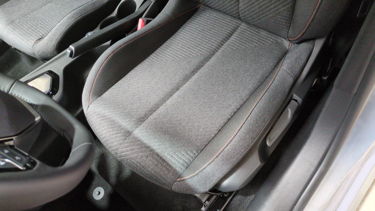 PEUGEOT 208 HYBRID 100 E-DCS6 STYLE