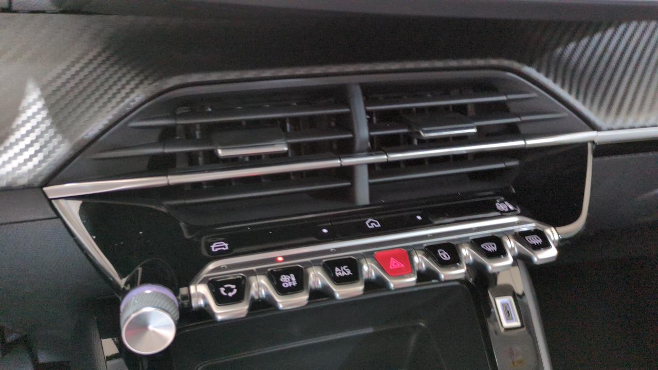 PEUGEOT 208 HYBRID 100 E-DCS6 STYLE