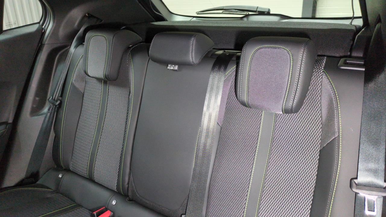 PEUGEOT 2008 HYBRID 145 E-DCS6 GT + JANTES 18 + PACK VISION & NAVIGATION & DRIVE ASSIST PLUS