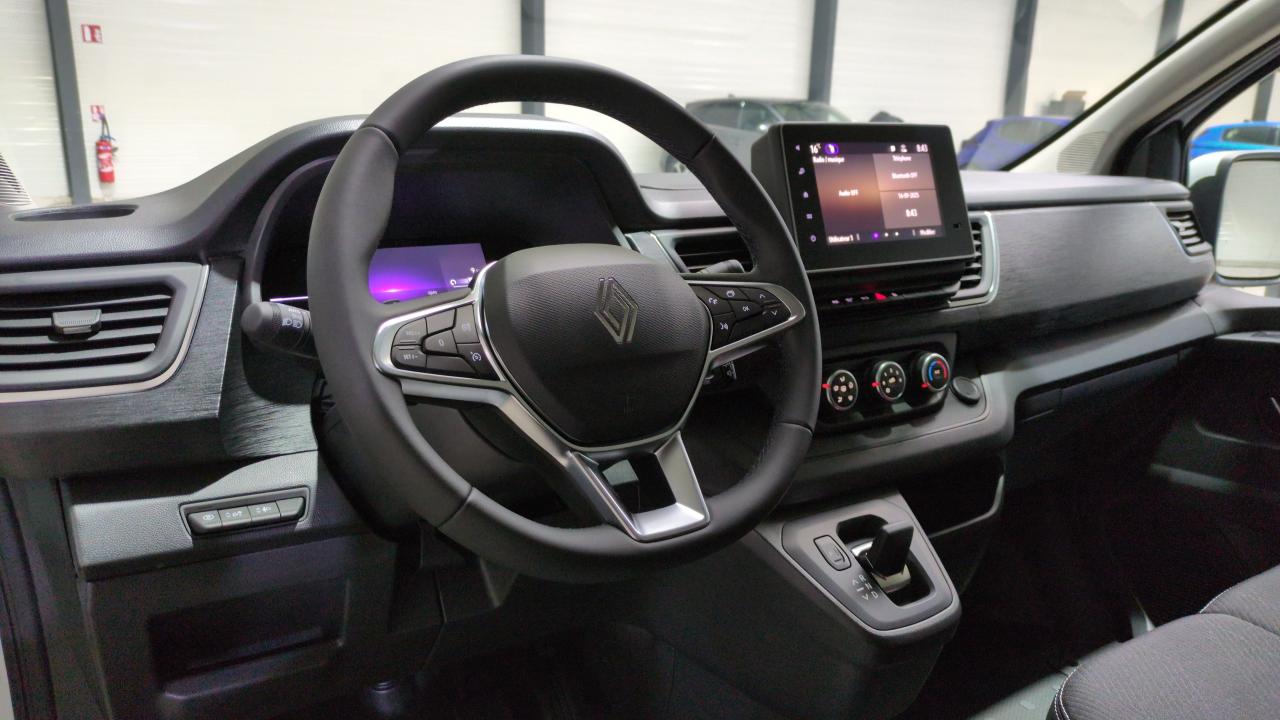 RENAULT TRAFIC L2H1 3T BLUE DCI 170 AUTO EXTRA + PLANCHER BOIS + RADARS AV