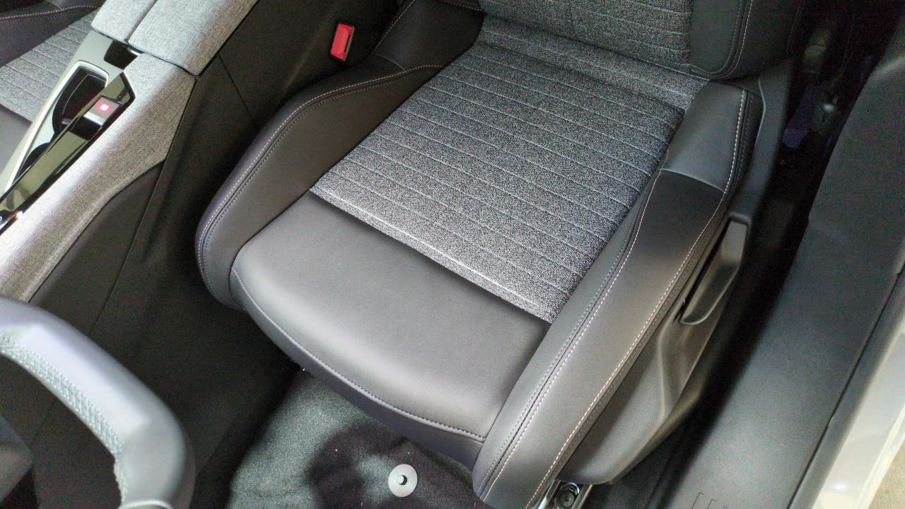 PEUGEOT 5008  HYBRID 145 E-DCS6 ALLURE SUREQUIPE