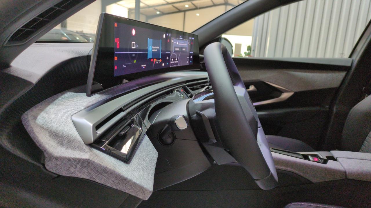 PEUGEOT 5008  HYBRID 145 E-DCS6 ALLURE SUREQUIPE