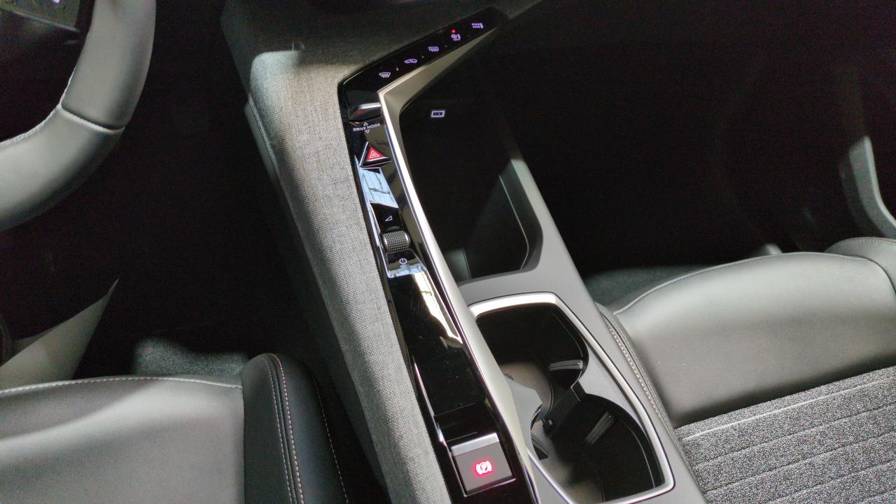 PEUGEOT 5008  HYBRID 145 E-DCS6 ALLURE SUREQUIPE