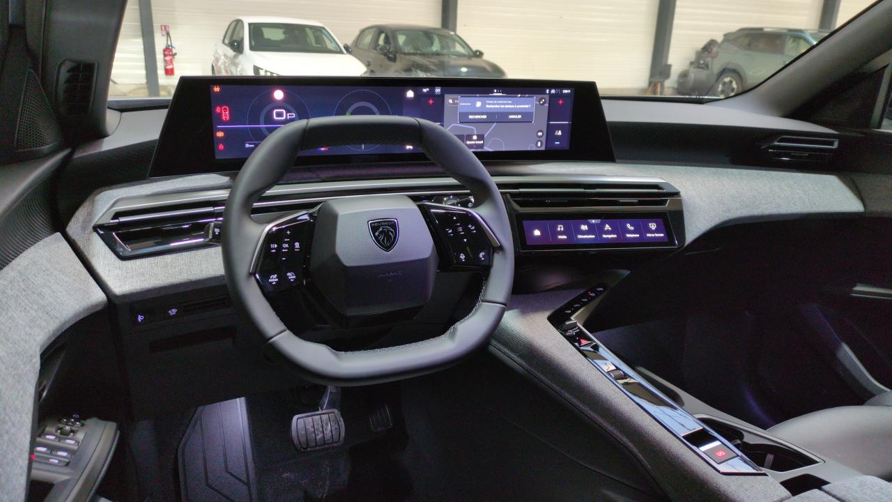 PEUGEOT 5008  HYBRID 145 E-DCS6 ALLURE SUREQUIPE