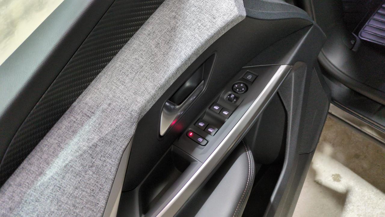 PEUGEOT 5008  HYBRID 145 E-DCS6 ALLURE SUREQUIPE