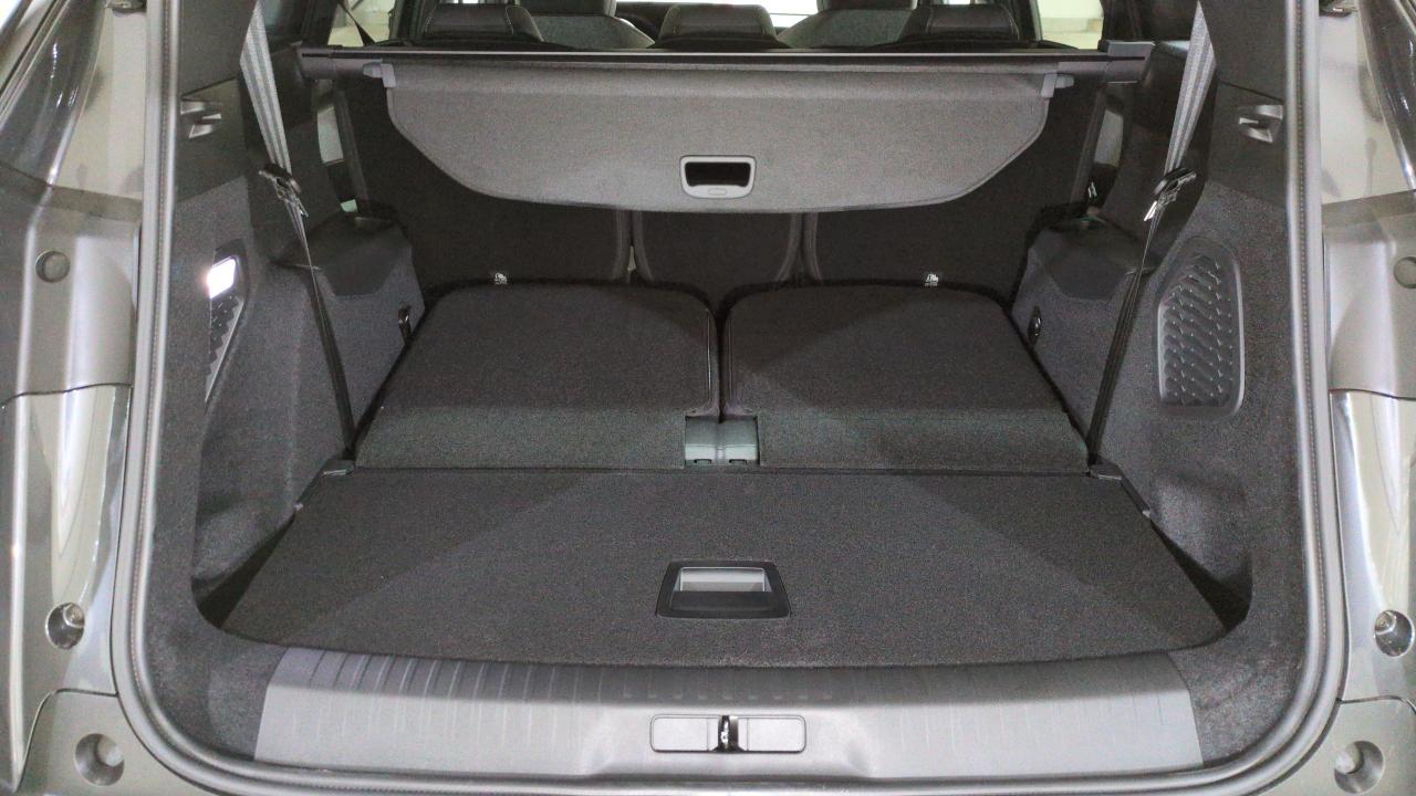 PEUGEOT 5008  HYBRID 145 E-DCS6 ALLURE SUREQUIPE