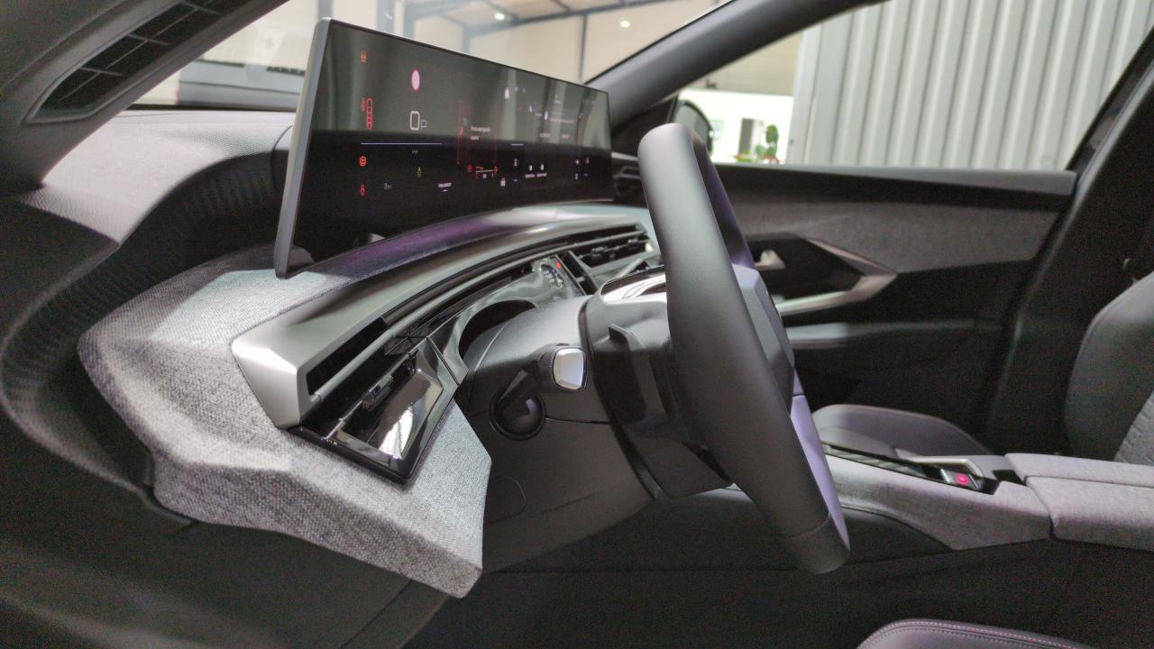 PEUGEOT 5008  HYBRID 145 E-DCS6 ALLURE SUREQUIPE