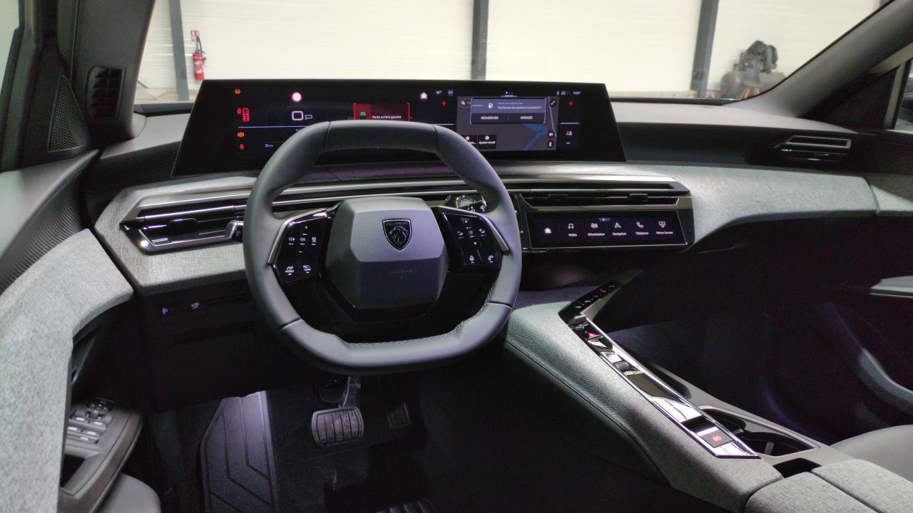 PEUGEOT 5008  HYBRID 145 E-DCS6 ALLURE SUREQUIPE