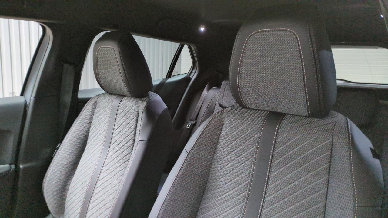 PEUGEOT 2008 HYBRID 145 E-DCS6 ALLURE + ANGLES MORTS + CAMERA 360