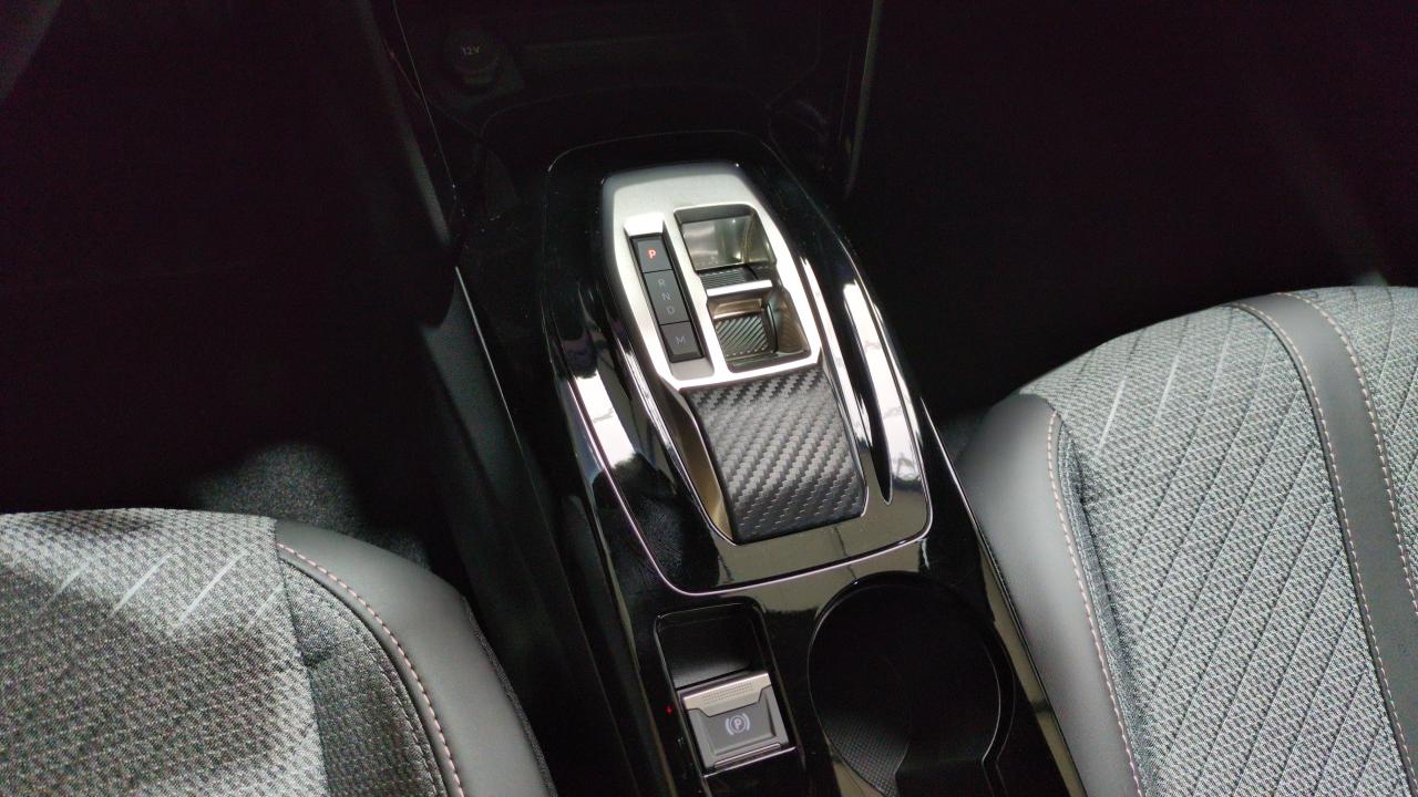 PEUGEOT 2008 HYBRID 145 E-DCS6 ALLURE + ANGLES MORTS + CAMERA 360