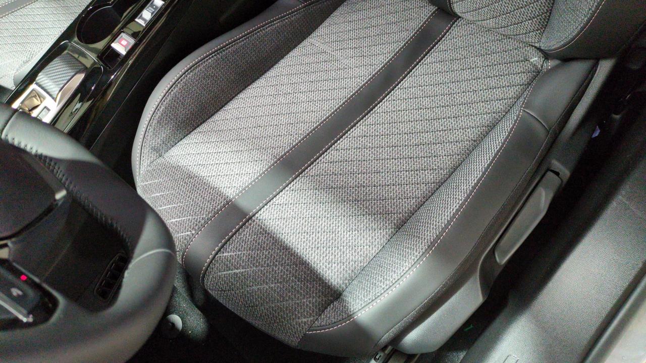 PEUGEOT 2008 HYBRID 145 E-DCS6 ALLURE + ANGLES MORTS + CAMERA 360