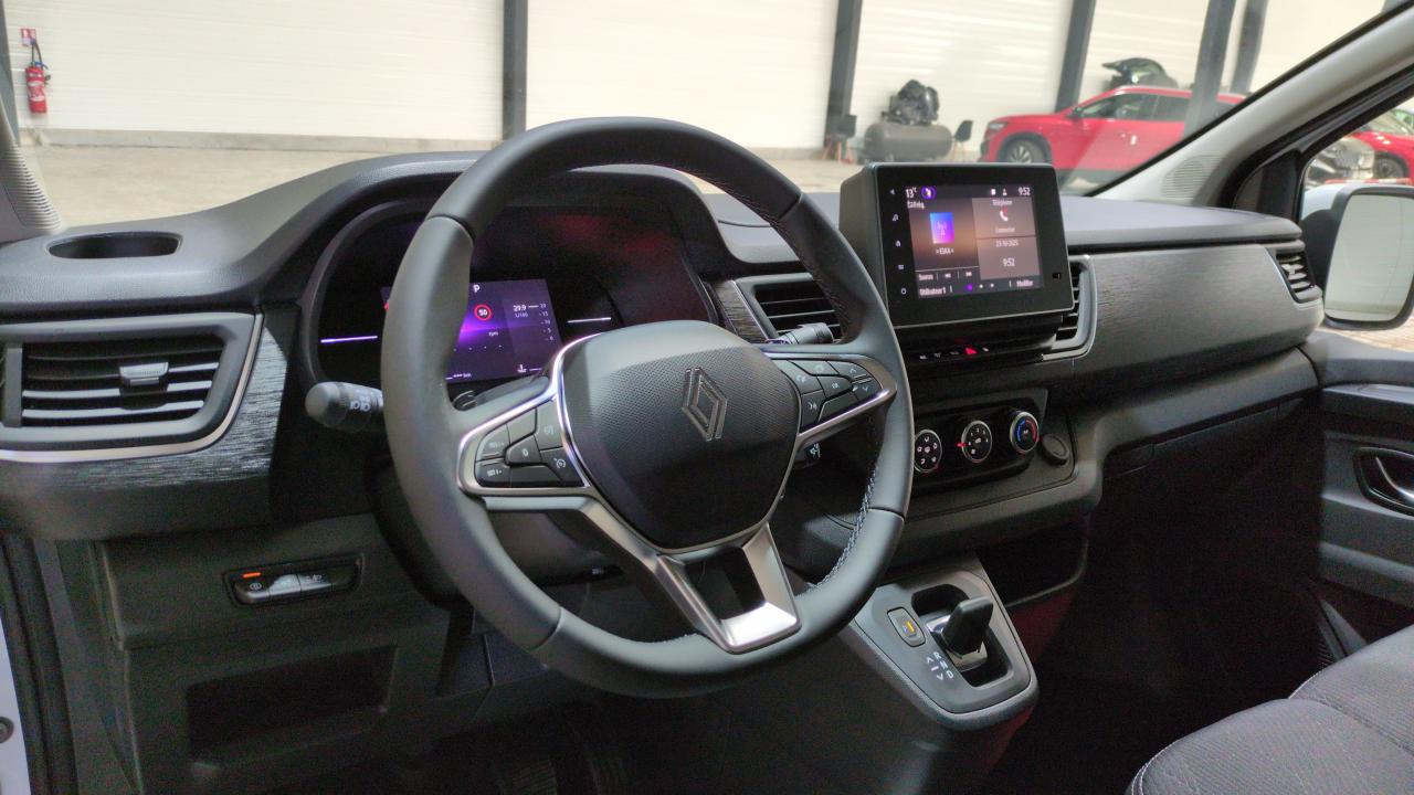 RENAULT TRAFIC L2H1 3T BLUE DCI 150 AUTO EXTRA + PLANCHER BOIS + RADARS AV