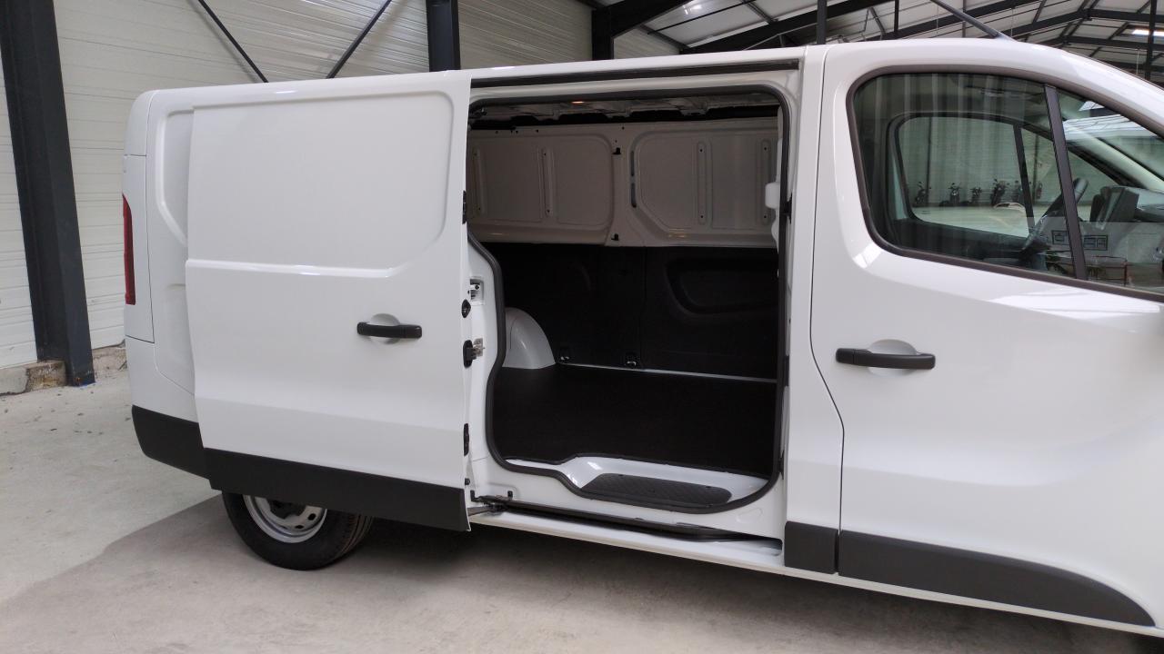 RENAULT TRAFIC L2H1 3T BLUE DCI 170 AUTO EXTRA + PLANCHER BOIS + RADARS AV