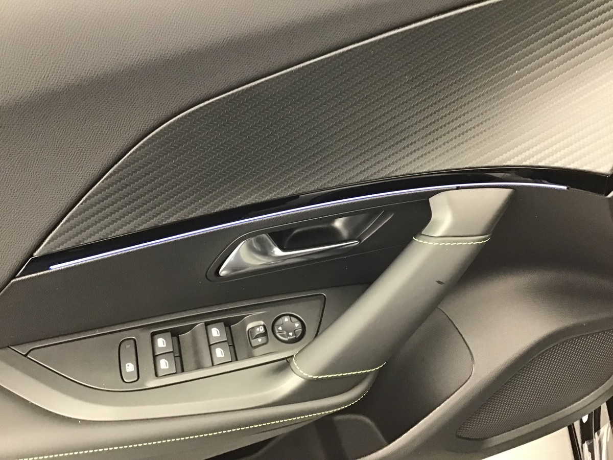 PEUGEOT 2008 HYBRID 145 GT 1.2 Hybrid 136ch E-Dsc6 Gt
