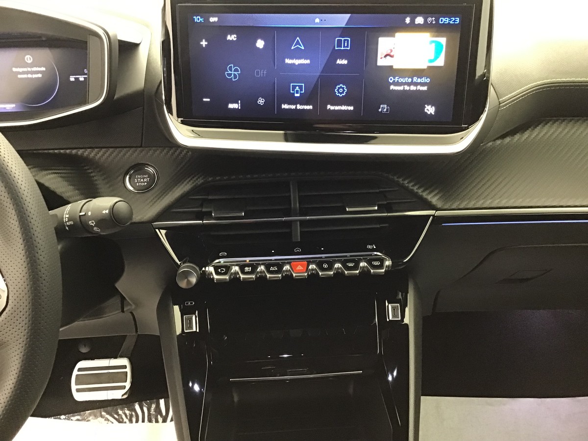 PEUGEOT 2008 HYBRID 145 GT 1.2 Hybrid 136ch E-Dsc6 Gt + Navigation + Angles morts + Régulateur vitesse