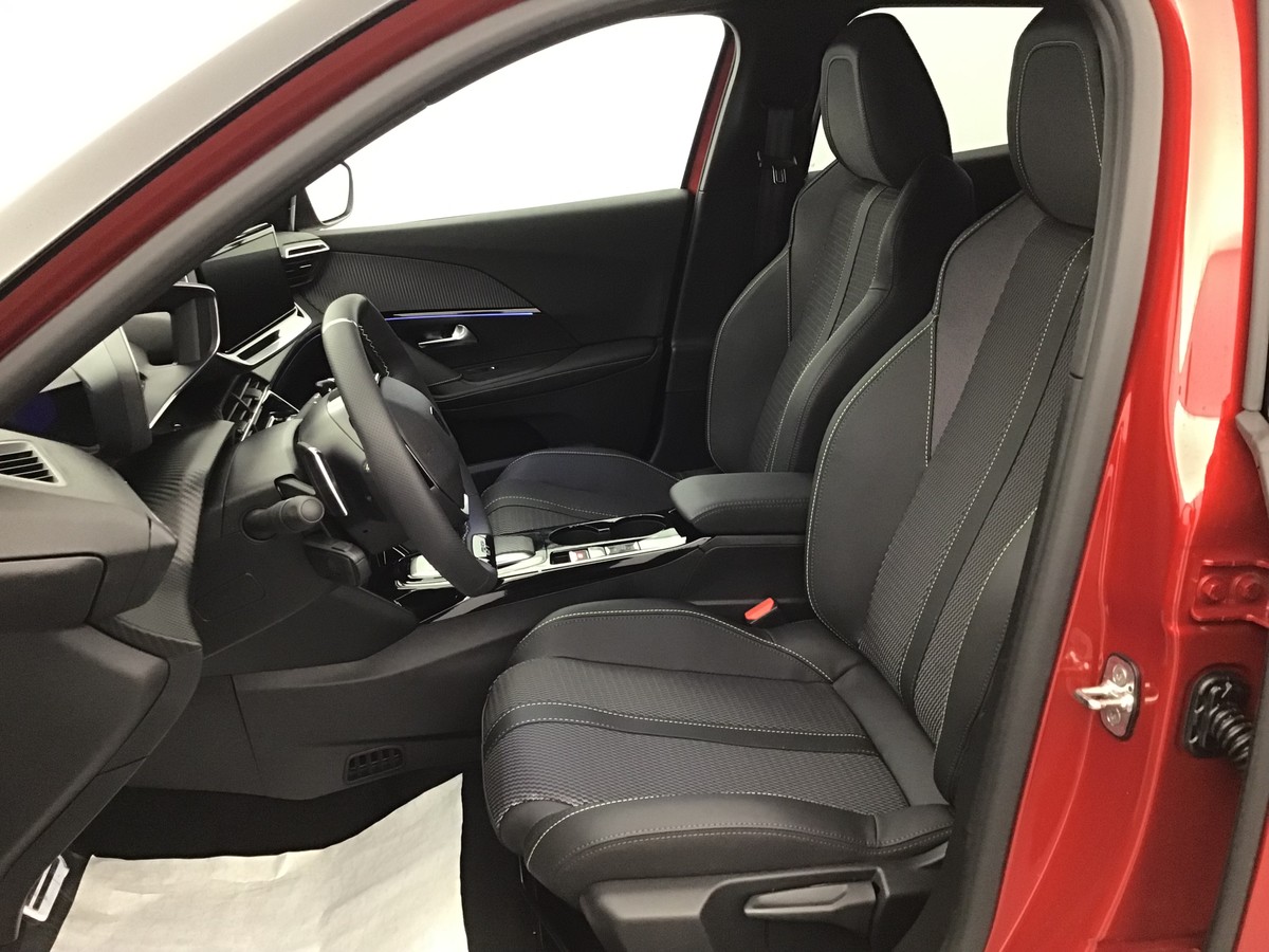 PEUGEOT 2008 HYBRID 145 GT 1.2 Hybrid 136ch E-Dsc6 Gt + Navigation + Angles morts + Régulateur vitesse