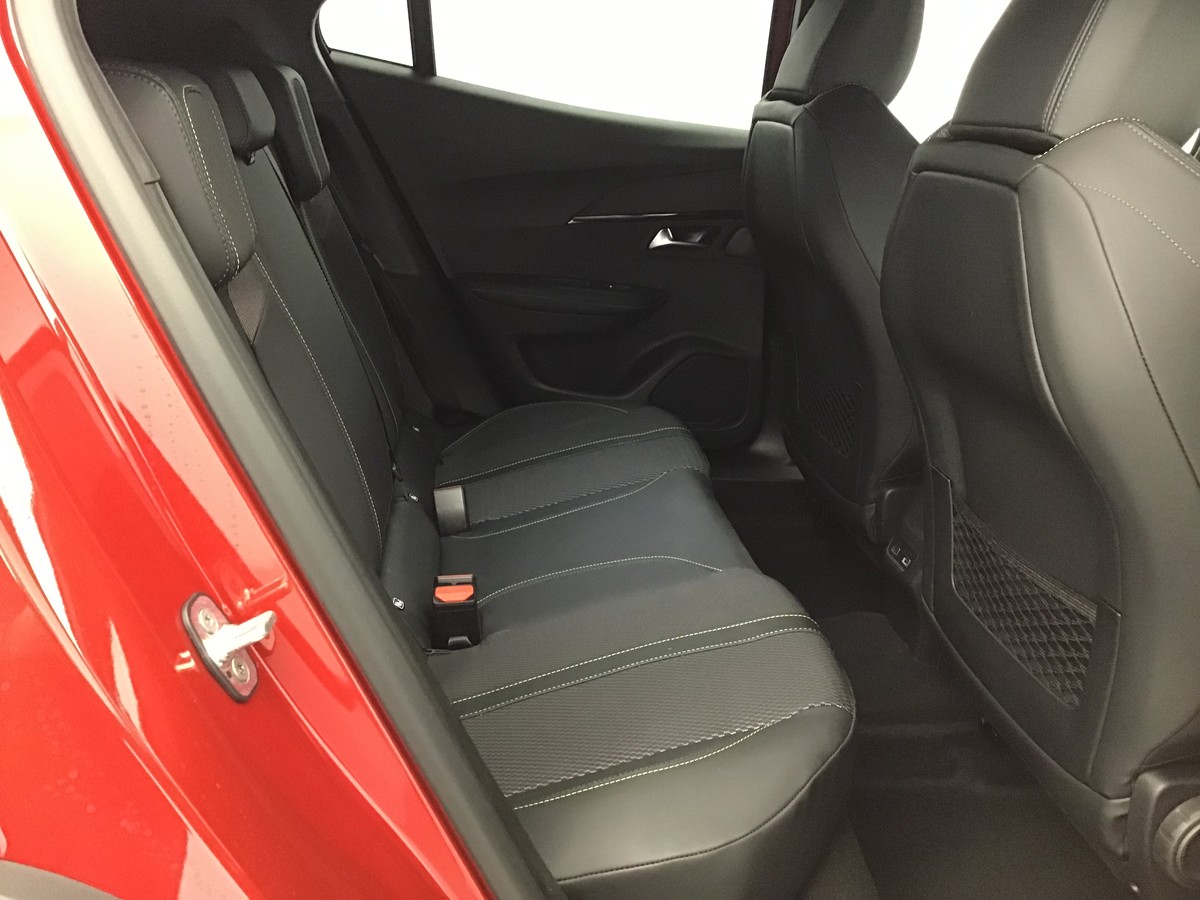 PEUGEOT 2008 HYBRID 145 GT 1.2 Hybrid 136ch E-Dsc6 Gt + Navigation + Angles morts + Régulateur vitesse