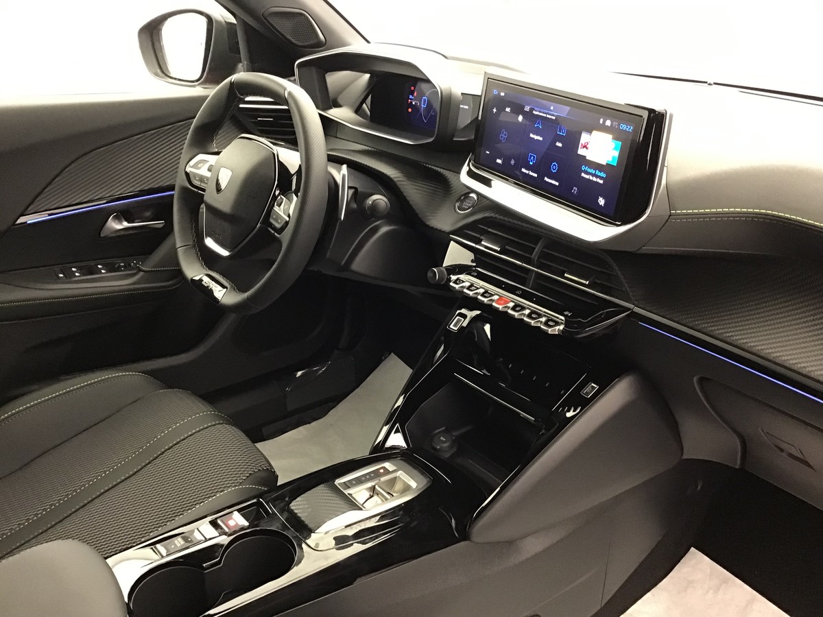 PEUGEOT 2008 HYBRID 145 GT 1.2 Hybrid 136ch E-Dsc6 Gt + Navigation + Angles morts + Régulateur vitesse