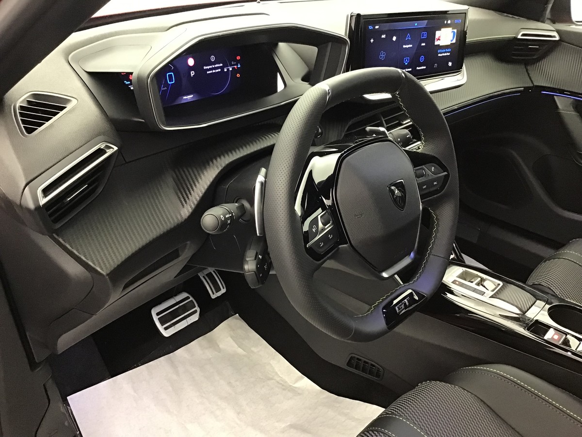 PEUGEOT 2008 HYBRID 145 GT 1.2 Hybrid 136ch E-Dsc6 Gt + Navigation + Angles morts + Régulateur vitesse