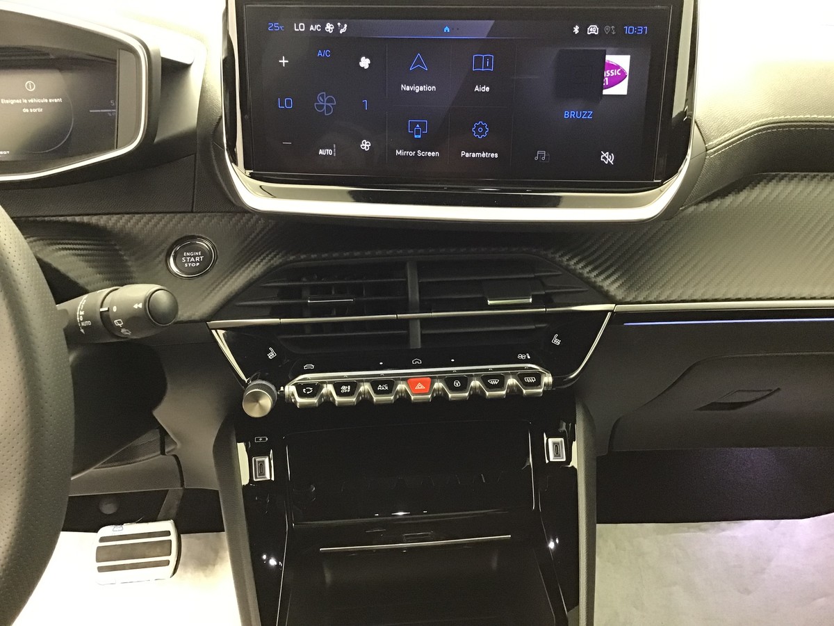 PEUGEOT 2008 HYBRID 145 GT 1.2 Hybrid 136ch E-Dsc6 Gt + Régulateur de vitesse + Navigation