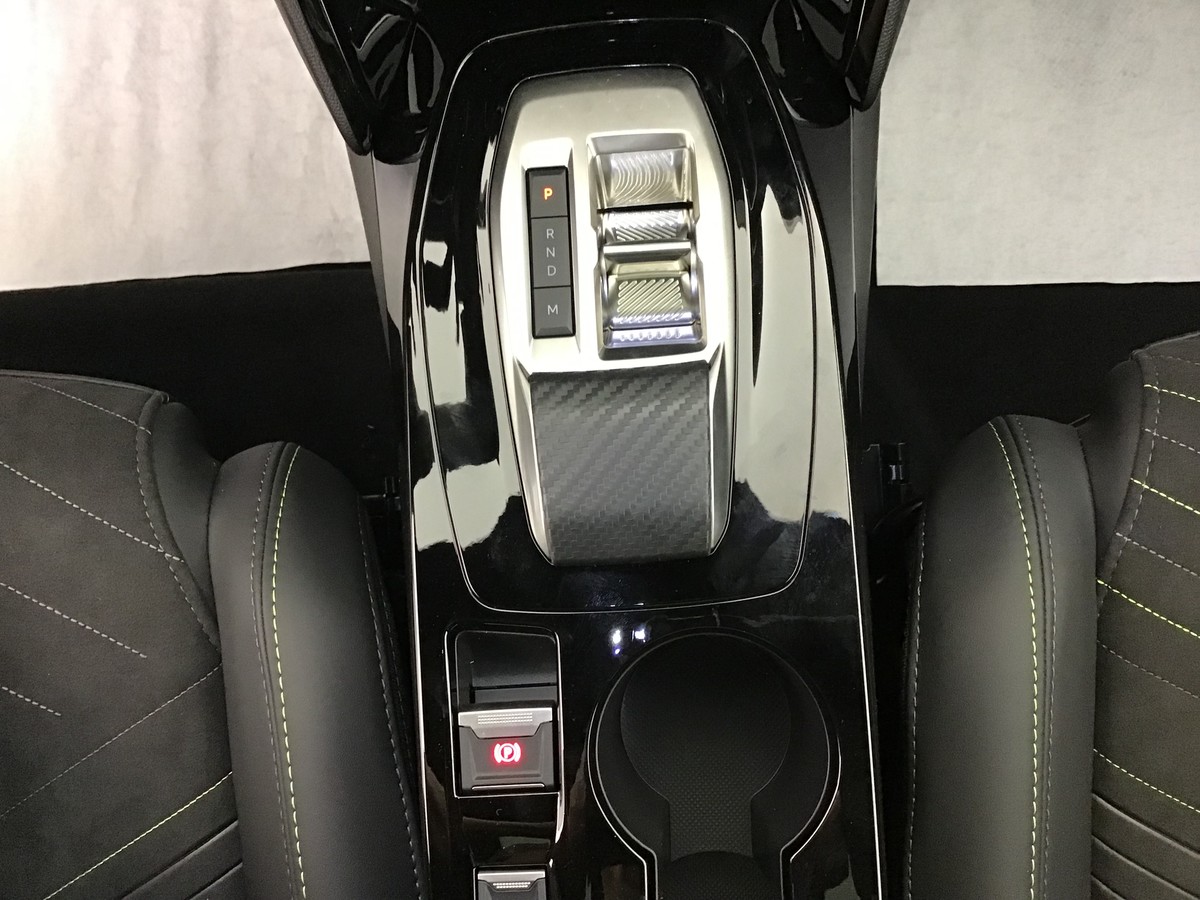PEUGEOT 2008 HYBRID 145 GT 1.2 Hybrid 136ch E-Dsc6 Gt + Régulateur de vitesse + Navigation