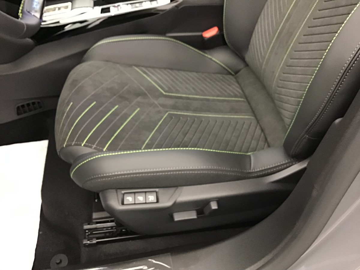 PEUGEOT 2008 HYBRID 145 GT 1.2 Hybrid 136ch E-Dsc6 Gt + Régulateur de vitesse + Navigation