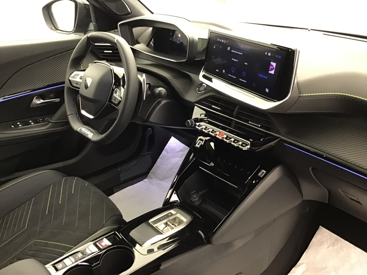 PEUGEOT 2008 HYBRID 145 GT 1.2 Hybrid 136ch E-Dsc6 Gt + Régulateur de vitesse + Navigation