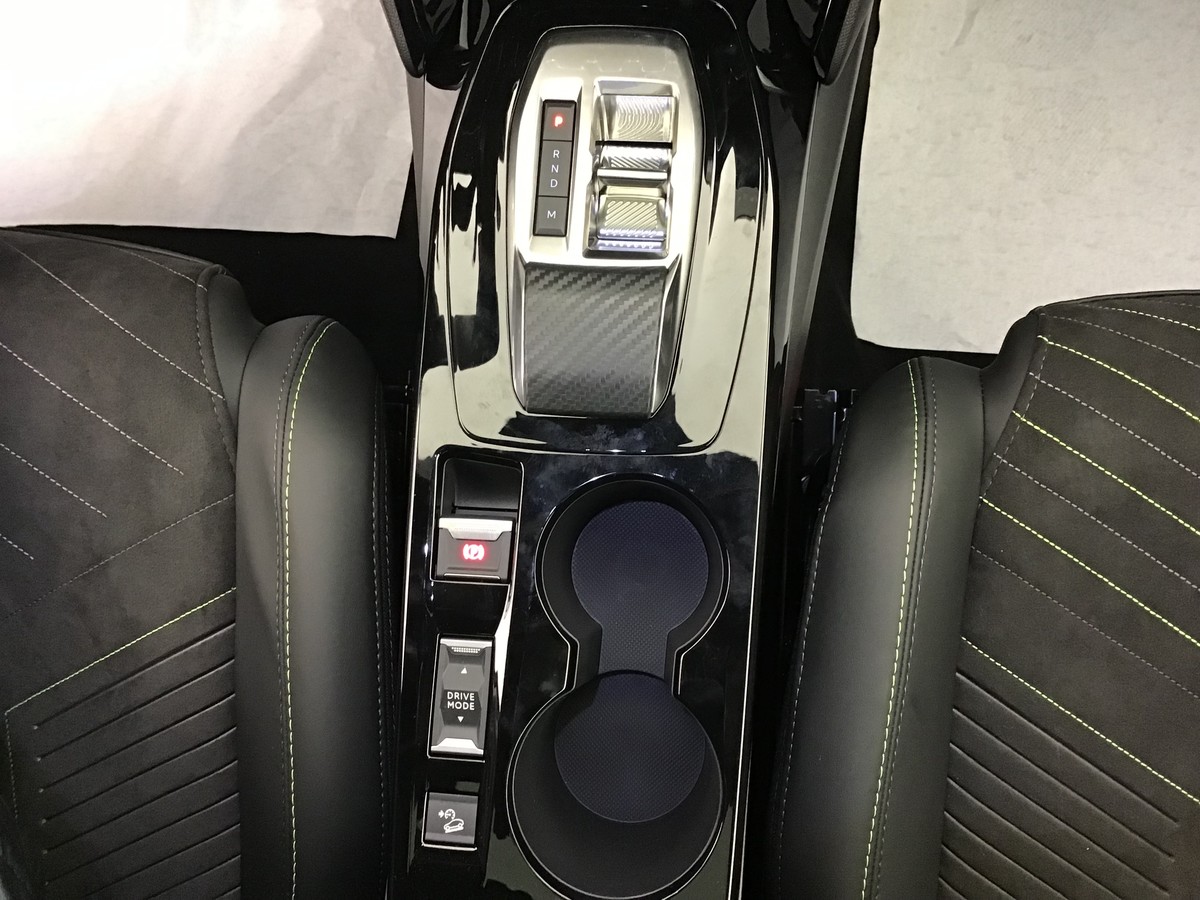 PEUGEOT 2008 HYBRID 145 GT 1.2 Hybrid 136ch E-Dsc6 Gt