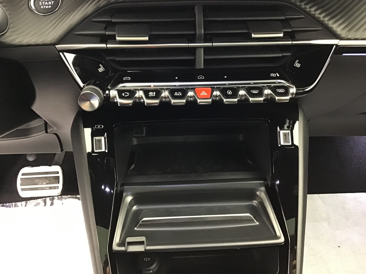 PEUGEOT 2008 HYBRID 145 GT 1.2 Hybrid 136ch E-Dsc6 Gt