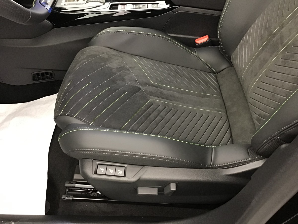 PEUGEOT 2008 HYBRID 145 GT 1.2 Hybrid 136ch E-Dsc6 Gt