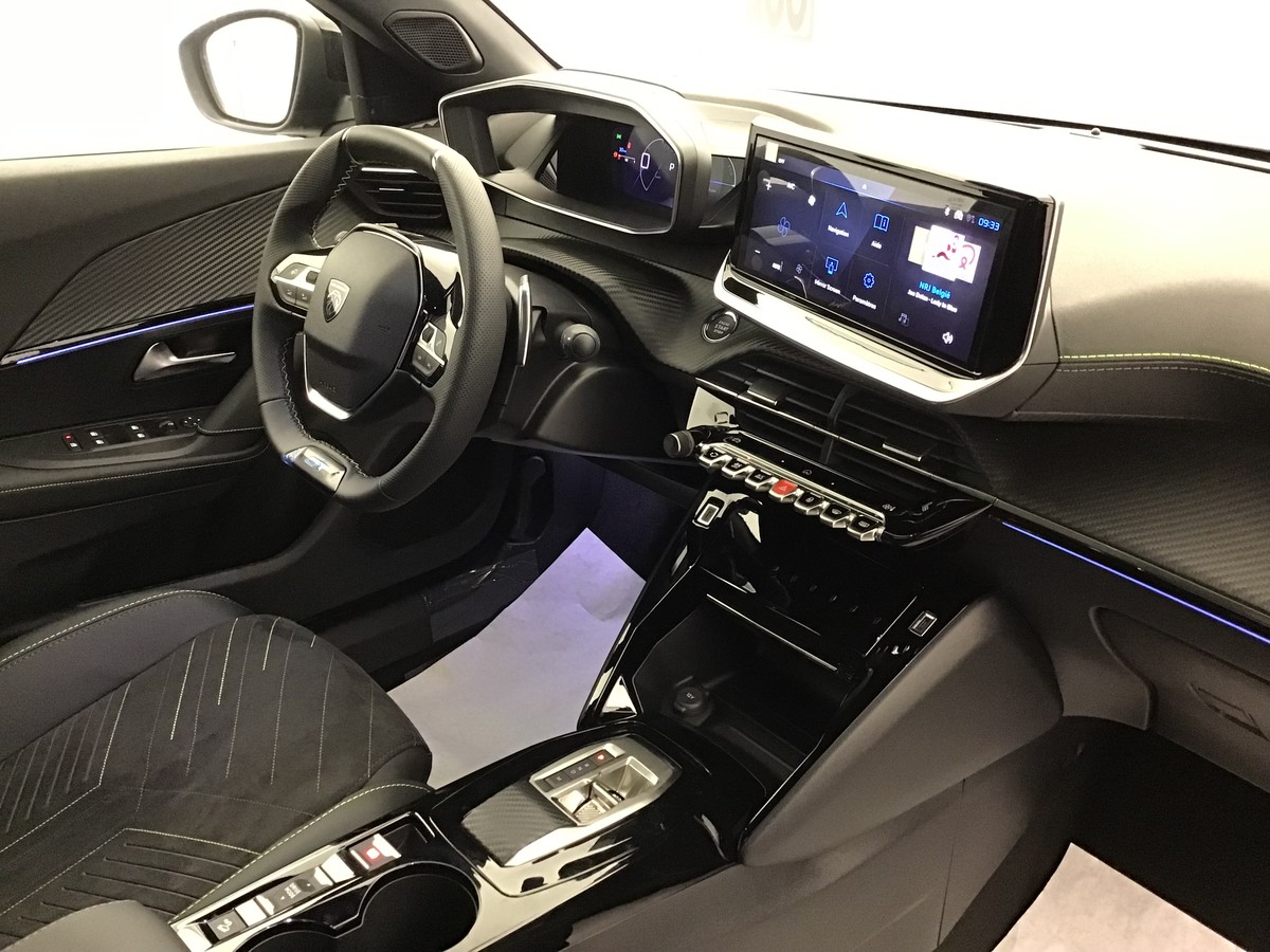 PEUGEOT 2008 HYBRID 145 GT 1.2 Hybrid 136ch E-Dsc6 Gt