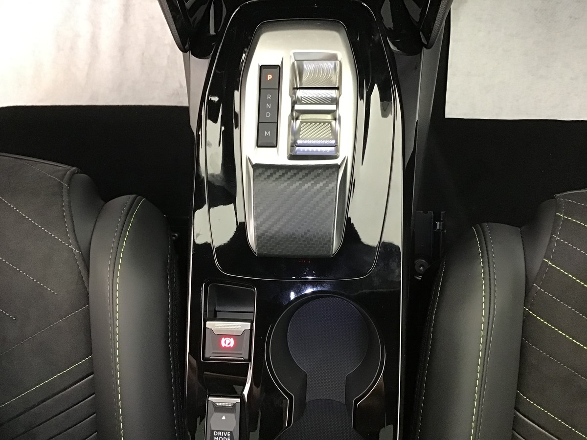 PEUGEOT 2008 HYBRID 145 GT 1.2 Hybrid 136ch E-Dsc6 Gt