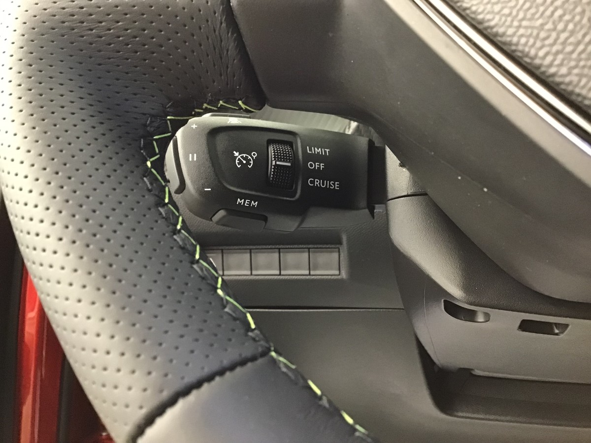 PEUGEOT 2008 HYBRID 145 GT 1.2 Hybrid 136ch E-Dsc6 Gt