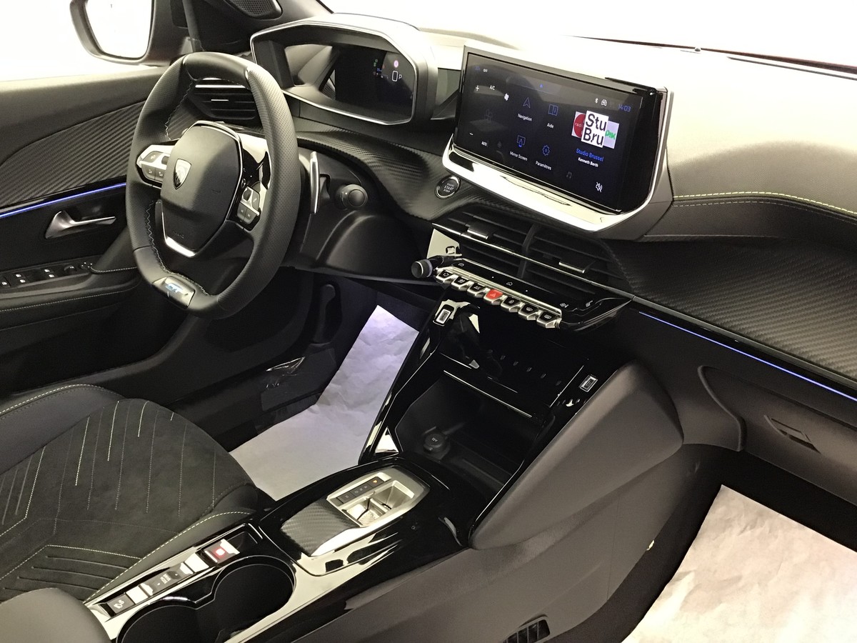 PEUGEOT 2008 HYBRID 145 GT 1.2 Hybrid 136ch E-Dsc6 Gt