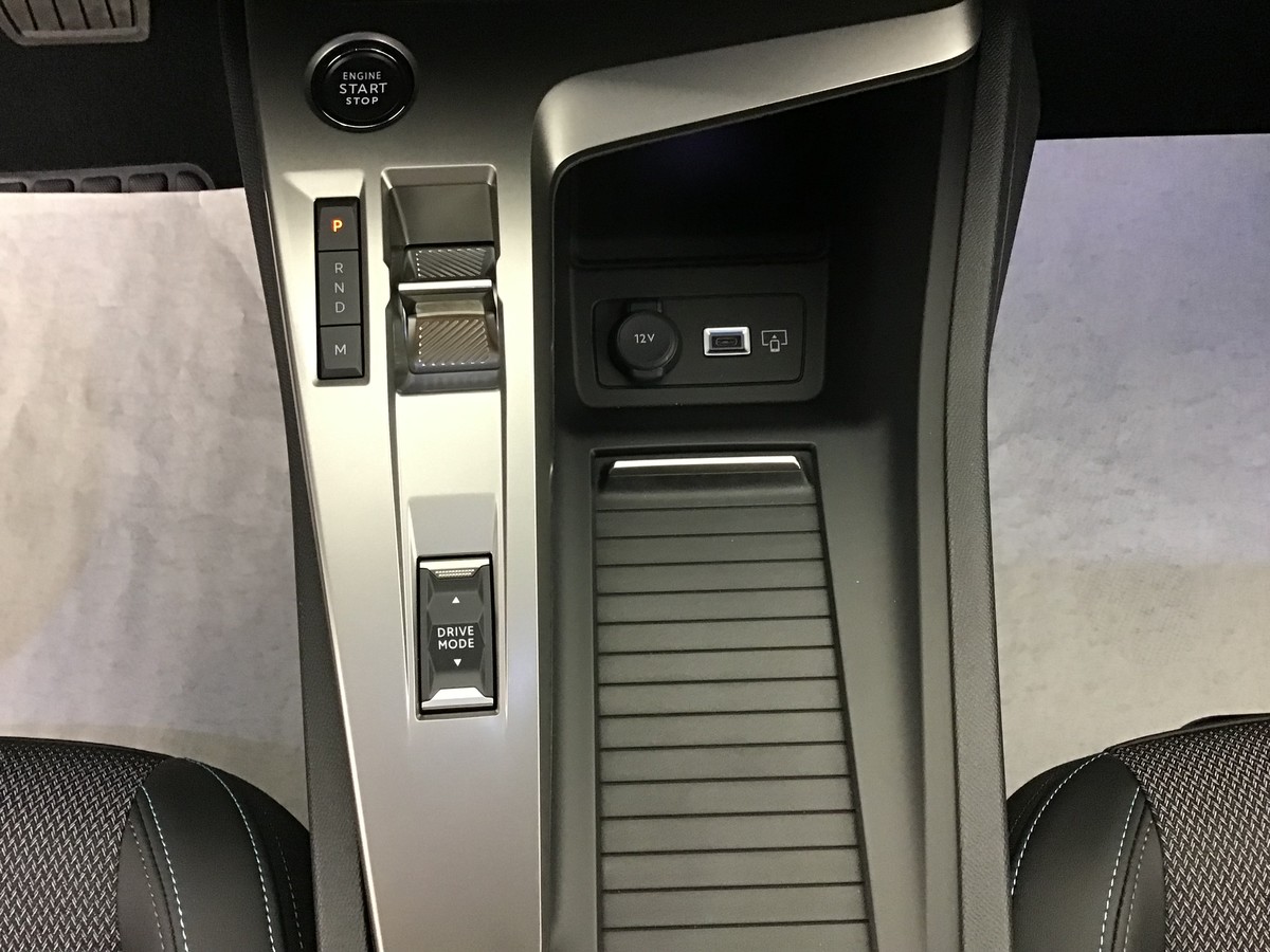 PEUGEOT 308 ALLURE 1.5 Bluehdi 130ch Eat8 Allure + Navigation + ADML