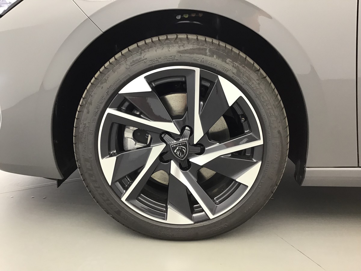 PEUGEOT 308 ALLURE 1.5 Bluehdi 130ch Eat8 Allure + Navigation + ADML