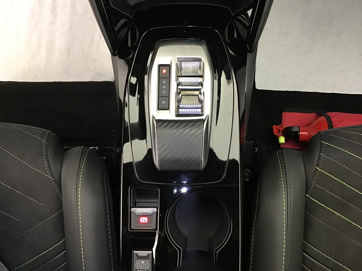 PEUGEOT 2008 HYBRID 145 GT 1.2 Hybrid 136ch E-Dsc6 Gt