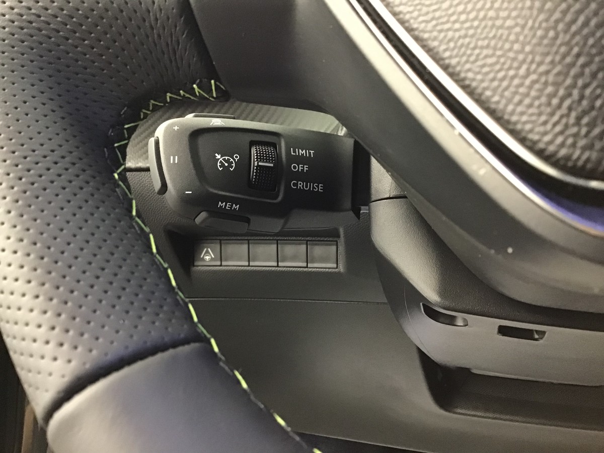 PEUGEOT 2008 HYBRID 145 GT 1.2 Hybrid 136ch E-Dsc6 Gt