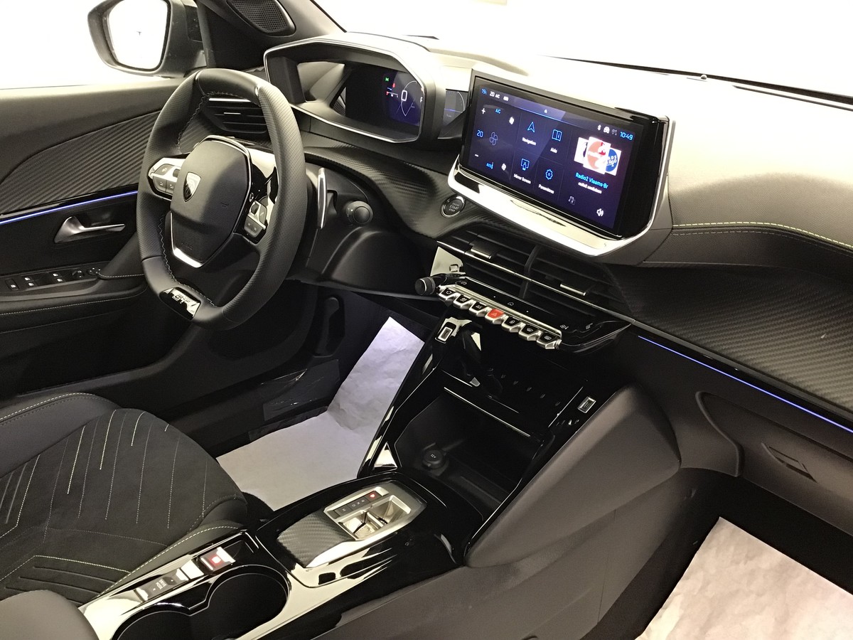 PEUGEOT 2008 HYBRID 145 GT 1.2 Hybrid 136ch E-Dsc6 Gt