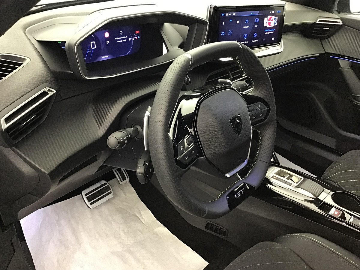 PEUGEOT 2008 HYBRID 145 GT 1.2 Hybrid 136ch E-Dsc6 Gt