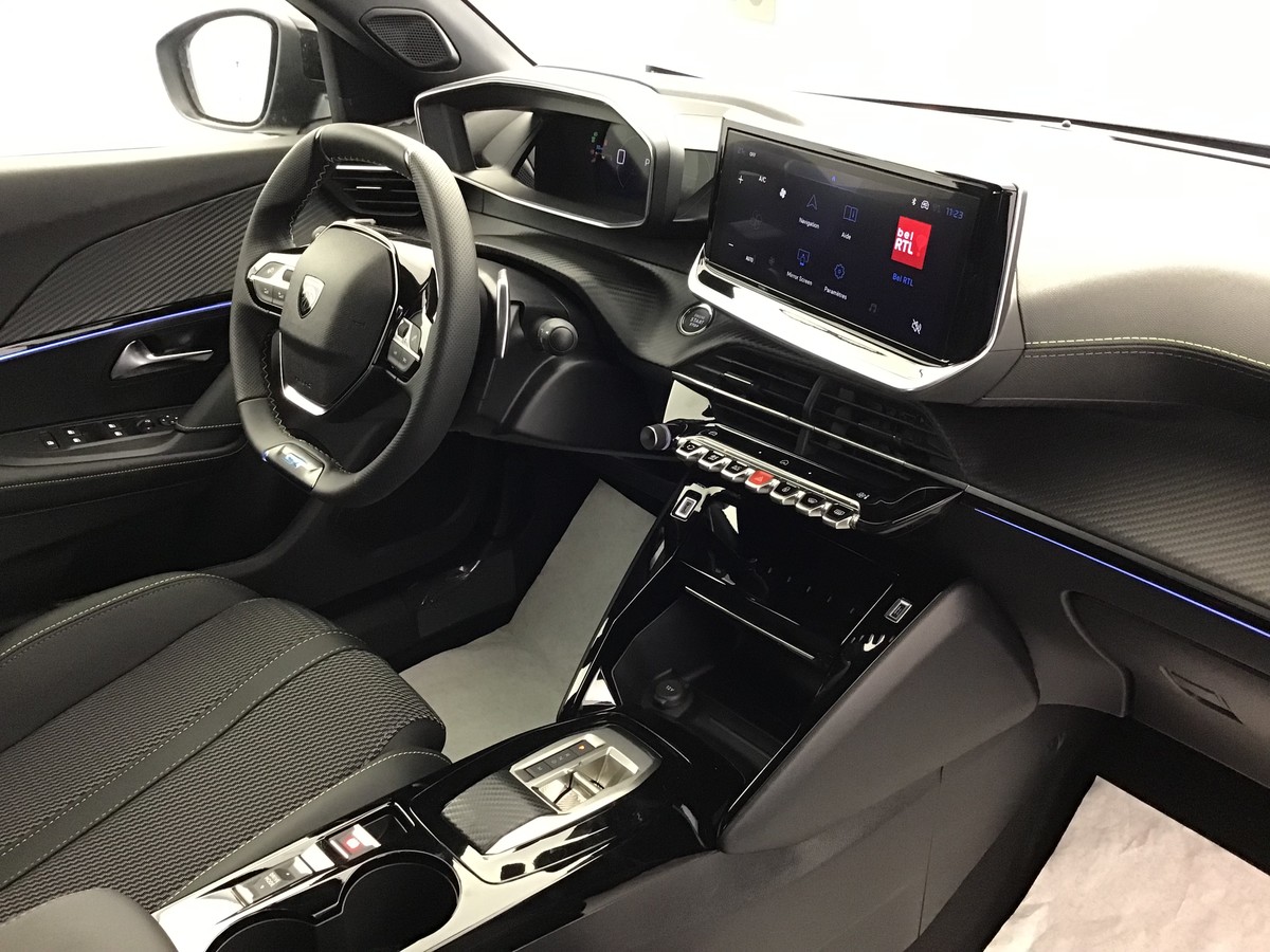PEUGEOT 2008 HYBRID 145 GT 1.2 Hybrid 136ch E-Dsc6 Gt + Régulateur de vitesse + Navigation