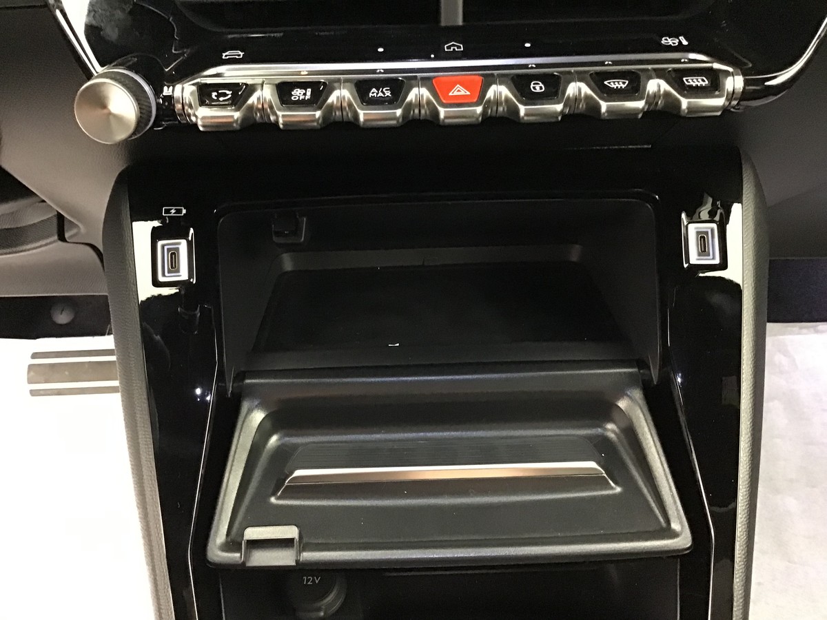 PEUGEOT 2008 HYBRID 145 GT 1.2 Hybrid 136ch E-Dsc6 Gt