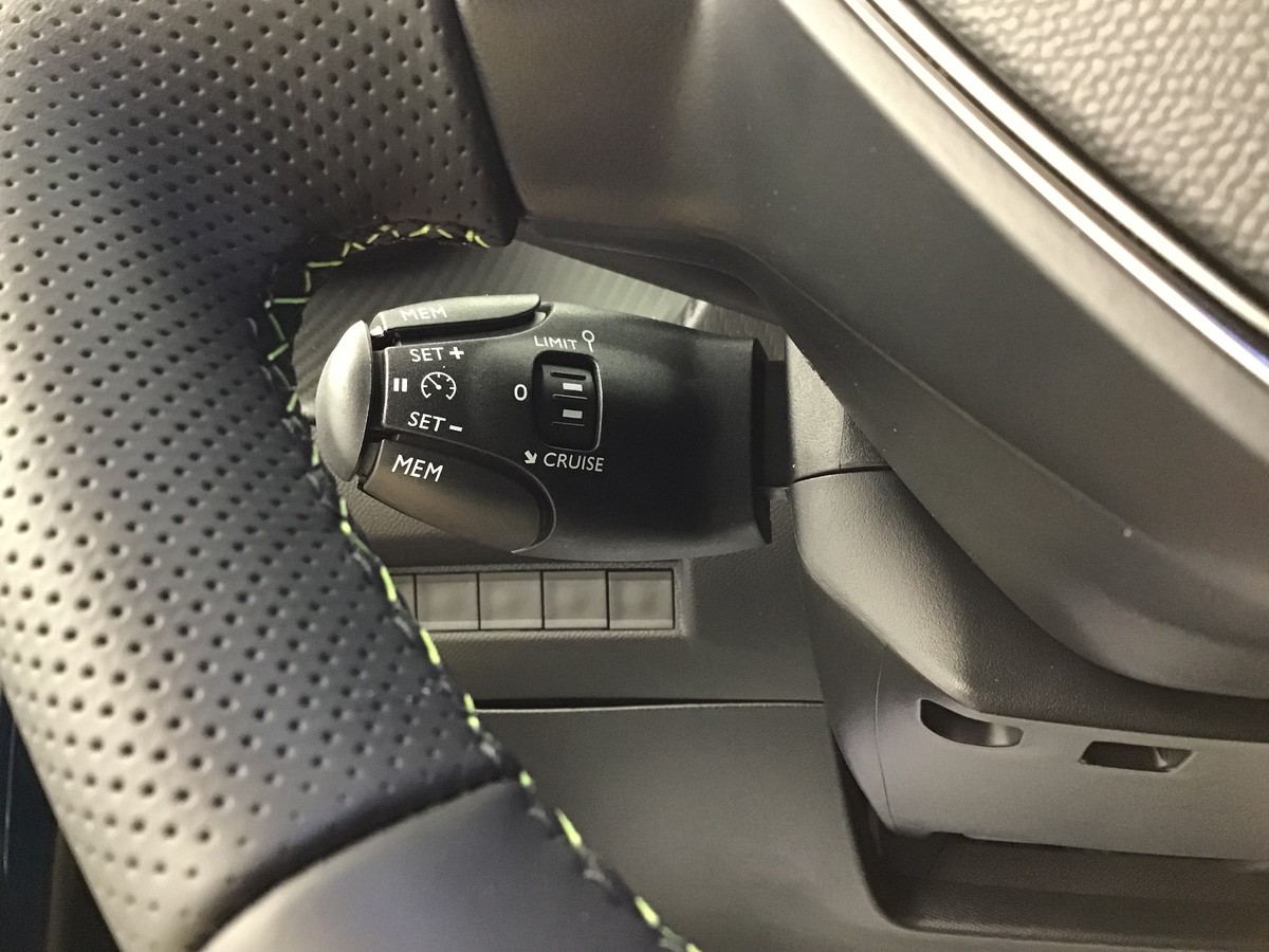 PEUGEOT 2008 HYBRID 145 GT 1.2 Hybrid 136ch E-Dsc6 Gt