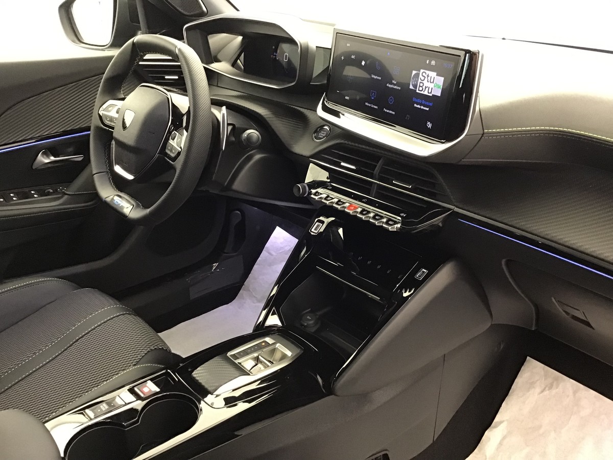 PEUGEOT 2008 HYBRID 145 GT 1.2 Hybrid 136ch E-Dsc6 Gt