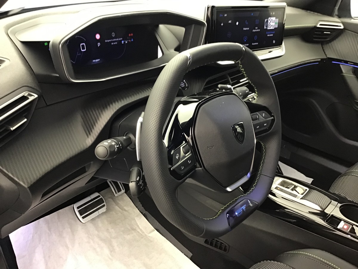 PEUGEOT 2008 HYBRID 145 GT 1.2 Hybrid 136ch E-Dsc6 Gt